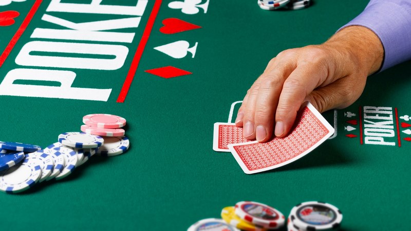 Bạn cần chú ý để biết cách tố thông minh khi đánh poker